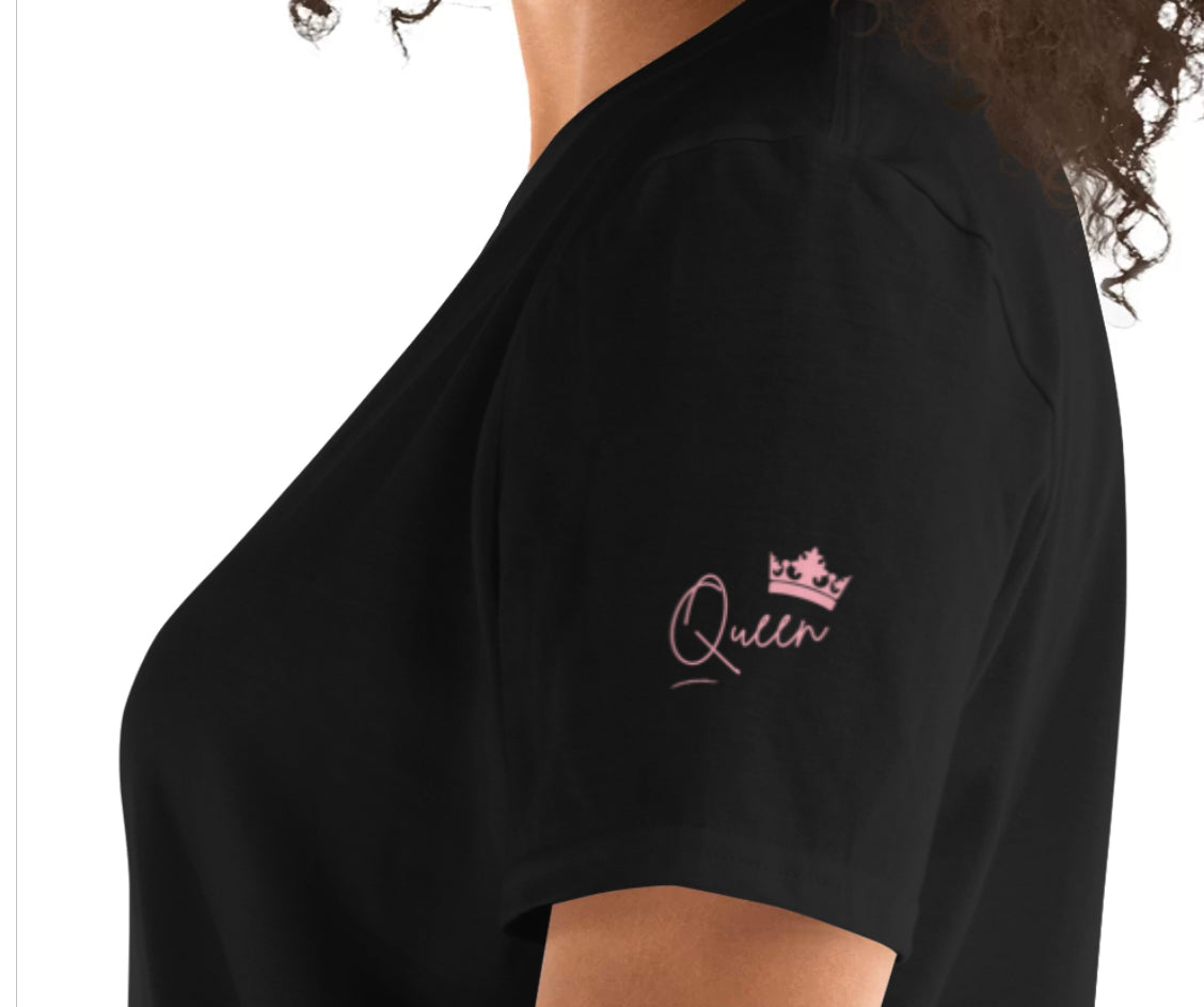 “I’M THE QUEEN” Short-Sleeve T-Shirt